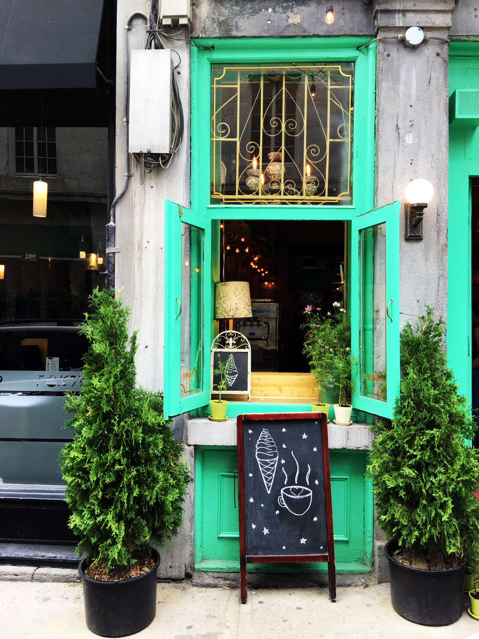 CafÃ©s on rue Saint-Paul - Things to Do in Montreal